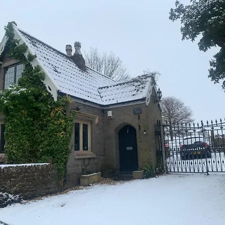 2 Bedroom Cosy Cottage With Hot Tub In Hambrook Close To Bristol City Centre Exterior photo