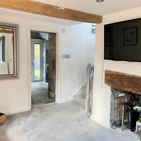 2 Bedroom Cosy Cottage With Hot Tub In Hambrook Close To Bristol City Centre Exterior photo