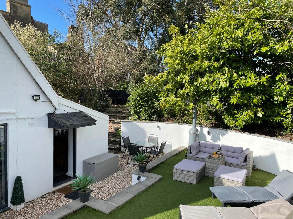 2 Bedroom Cosy Cottage With Hot Tub In Hambrook Close To Bristol City Centre Сasa de vacaciones *