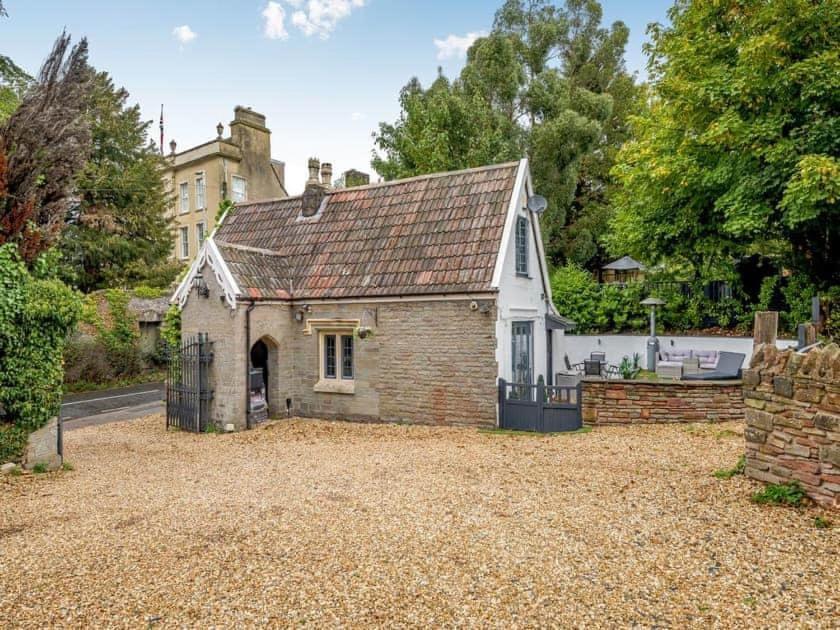 2 Bedroom Cosy Cottage With Hot Tub In Hambrook Close To Bristol City Centre Holiday home *