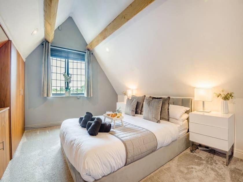 2 Bedroom Cosy Cottage With Hot Tub In Hambrook Close To Bristol City Centre Bristol