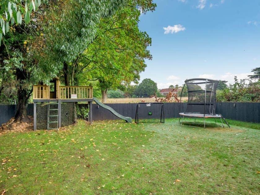 Holiday home 2 Bedroom Cosy Cottage With Hot Tub In Hambrook Close To Bristol City Centre