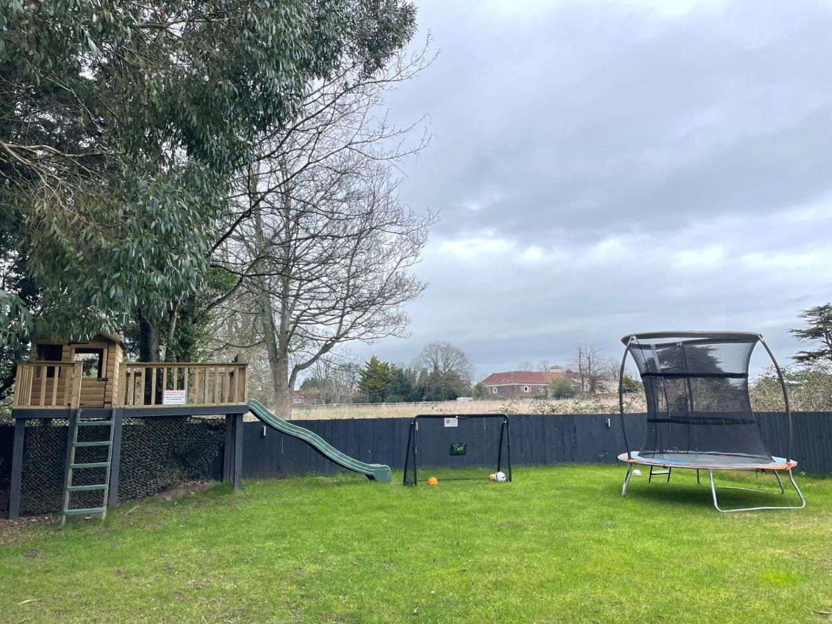 2 Bedroom Cosy Cottage With Hot Tub In Hambrook Close To Bristol City Centre Holiday home *