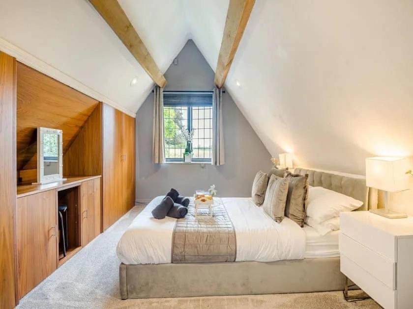 2 Bedroom Cosy Cottage With Hot Tub In Hambrook Close To Bristol City Centre Holiday home *