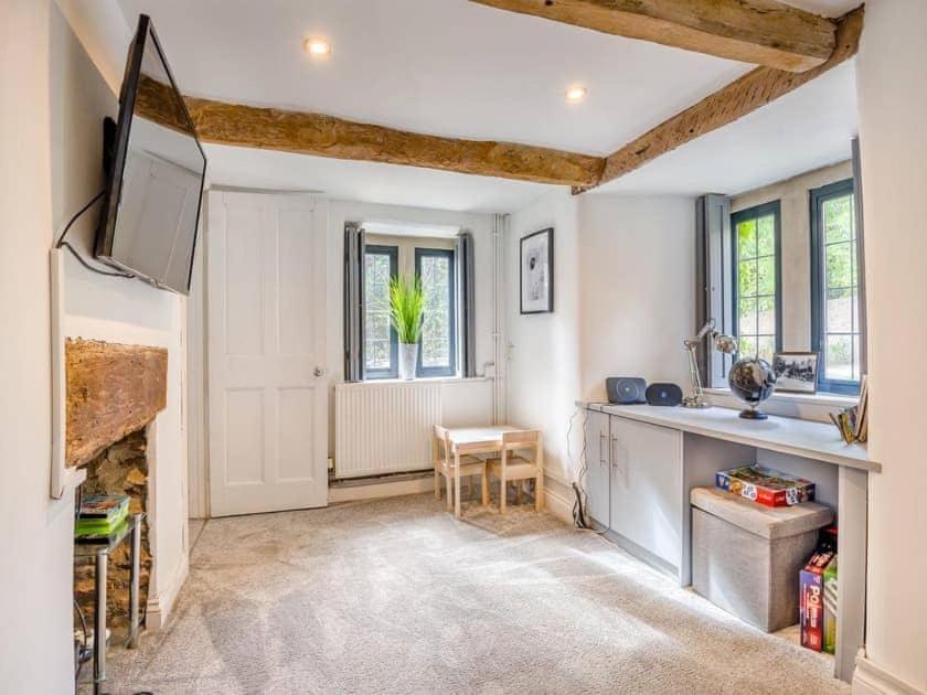 Holiday home 2 Bedroom Cosy Cottage With Hot Tub In Hambrook Close To Bristol City Centre Bristol