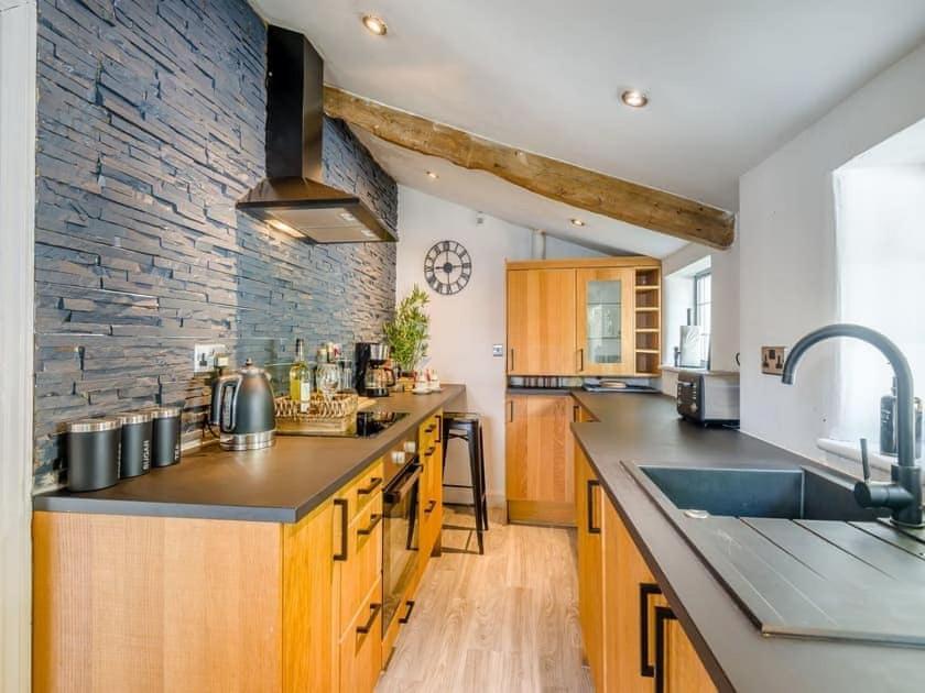 Holiday home 2 Bedroom Cosy Cottage With Hot Tub In Hambrook Close To Bristol City Centre *
