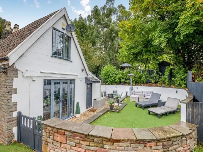 Holiday home 2 Bedroom Cosy Cottage With Hot Tub In Hambrook Close To Bristol City Centre *